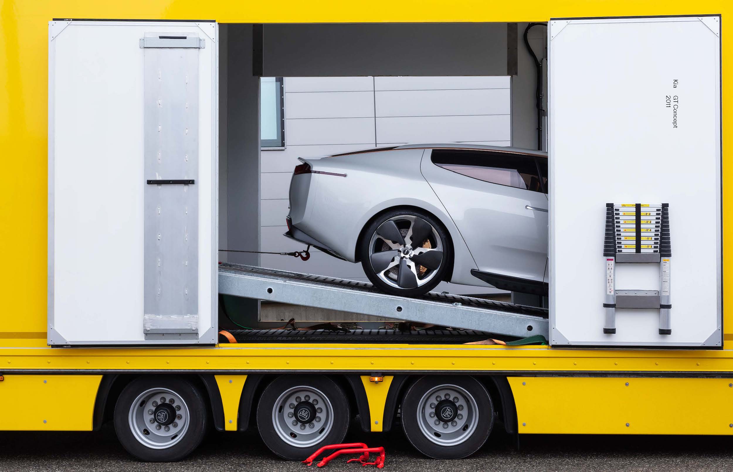 Roots and Wings − Peter Schreyer: Designer, Artist, and Visionary