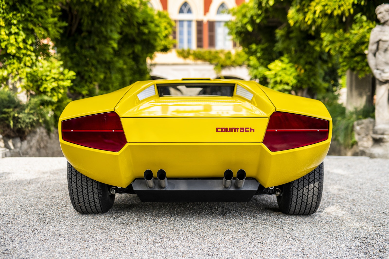 Drive Different − Restomods and Iconic Automobiles Reimagined