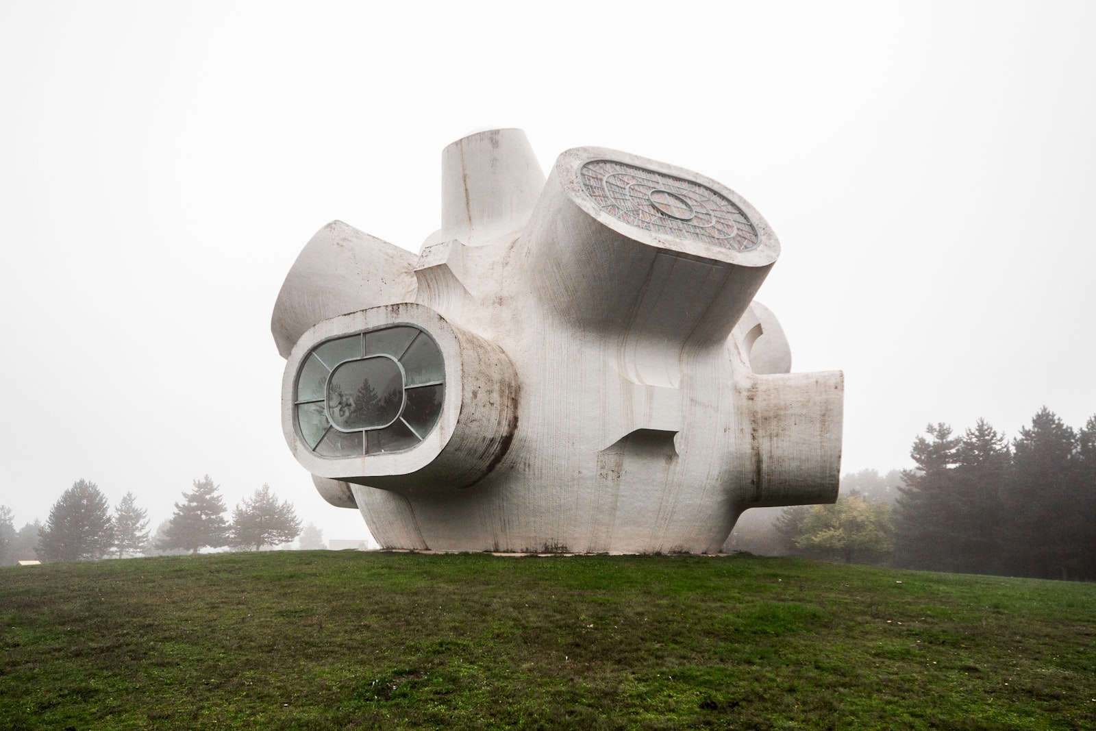 Concrete, mon amour − The Raw Imprint of Modernism