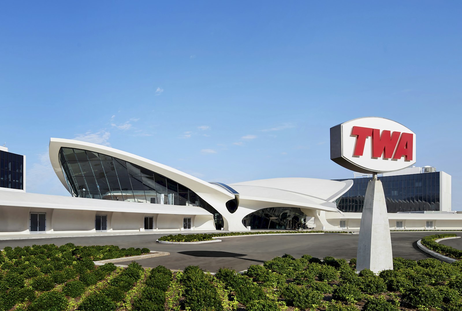 American Icons − The Architecture of the United States: Visions and Defiance